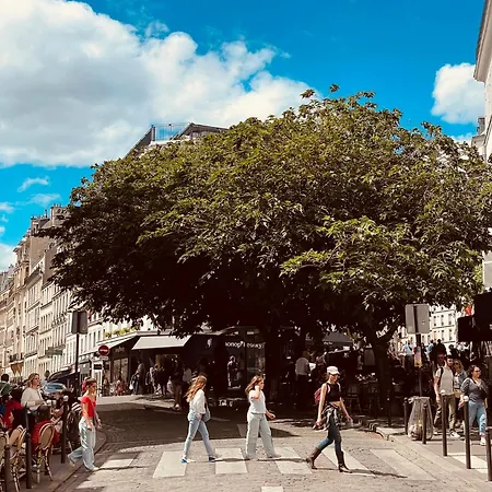 Welcome To Montmartre Paris